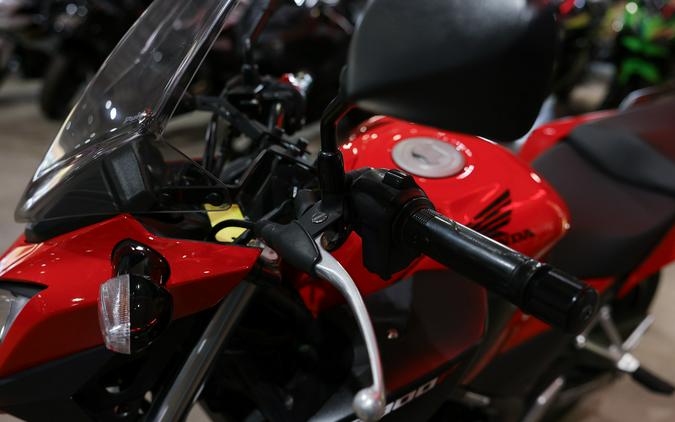2017 CB300F - RED - Honda