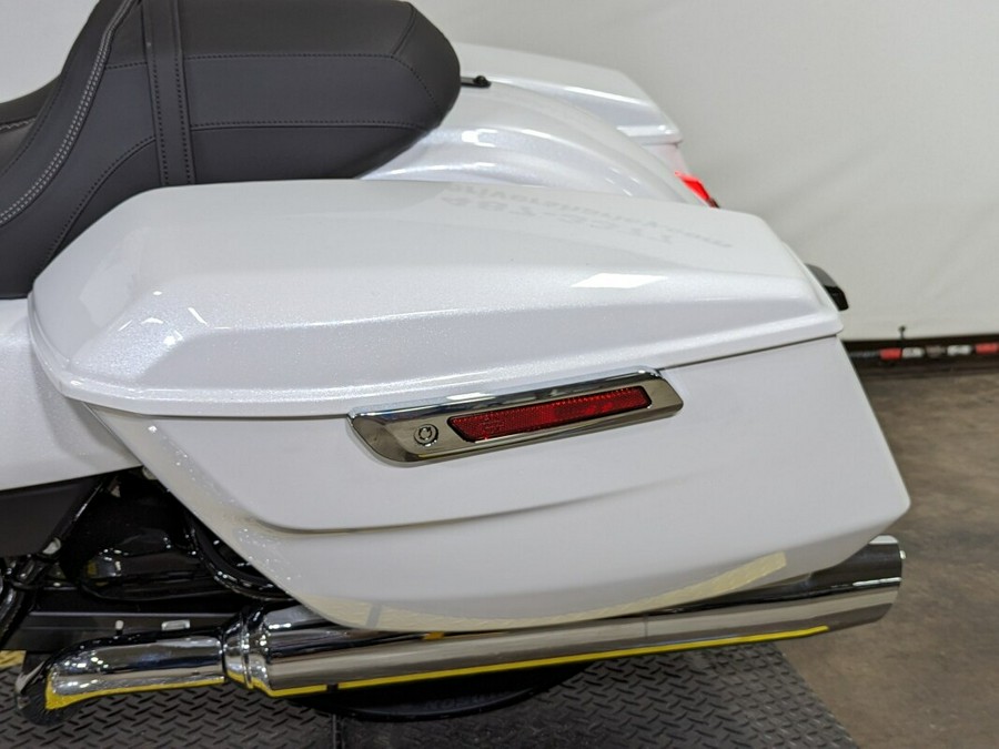 2024 Harley-Davidson Street Glide® White Onyx Pearl