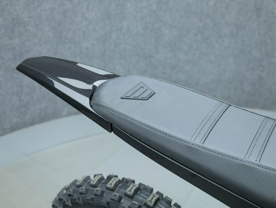 2026 E RIDE PRO SR 16"/19" LONG SEAT