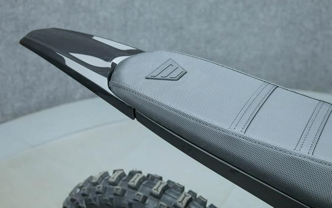 2026 E RIDE PRO SR 16"/19" LONG SEAT