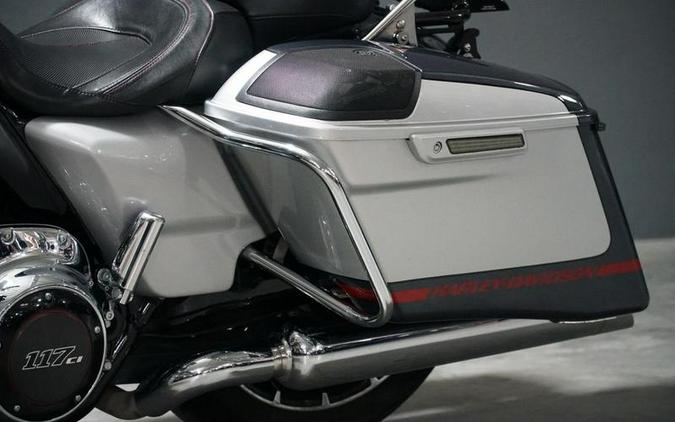 2019 Harley-Davidson® FLHXSE - CVO™ Street Glide®