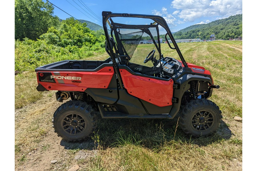 2025 Honda Pioneer 1000 Deluxe