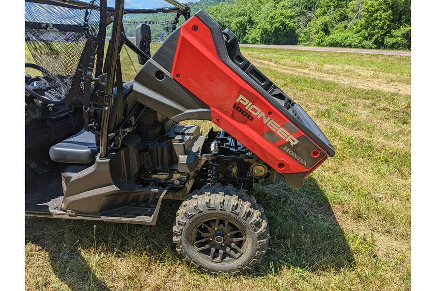 2025 Honda Pioneer 1000 Deluxe