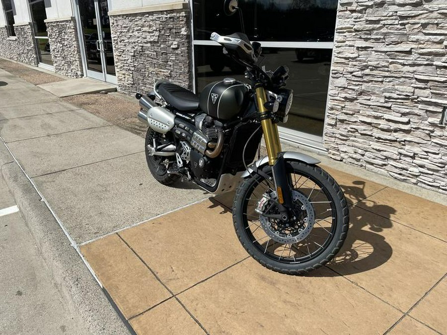 2022 Triumph Scrambler 1200 XE Matt Khaki Green Matt Jet Black