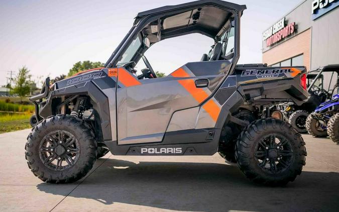 2018 Polaris® General™ 1000 EPS Deluxe Titanium Metallic