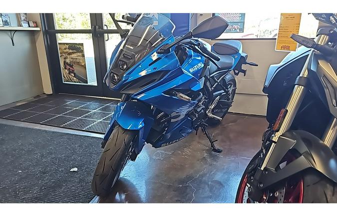2025 Suzuki GSX800FRQM5