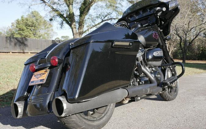FLHXS 2018 Street Glide Special