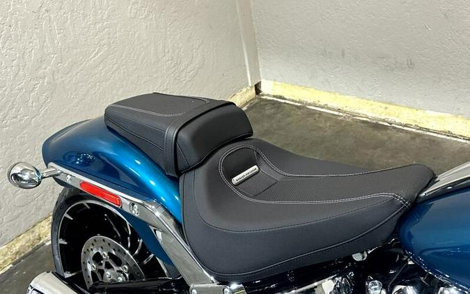 2026 Harley-Davidson® Breakout® TEAL THUNDER