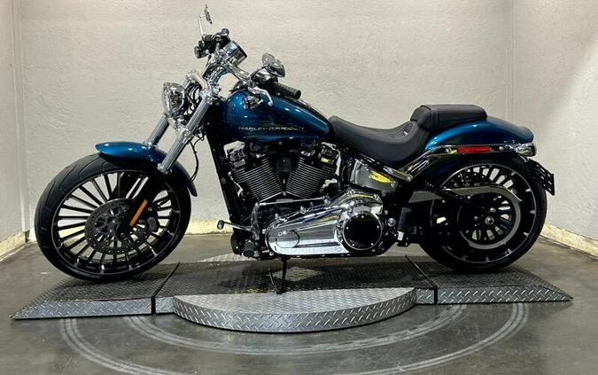 2026 Harley-Davidson® Breakout® TEAL THUNDER