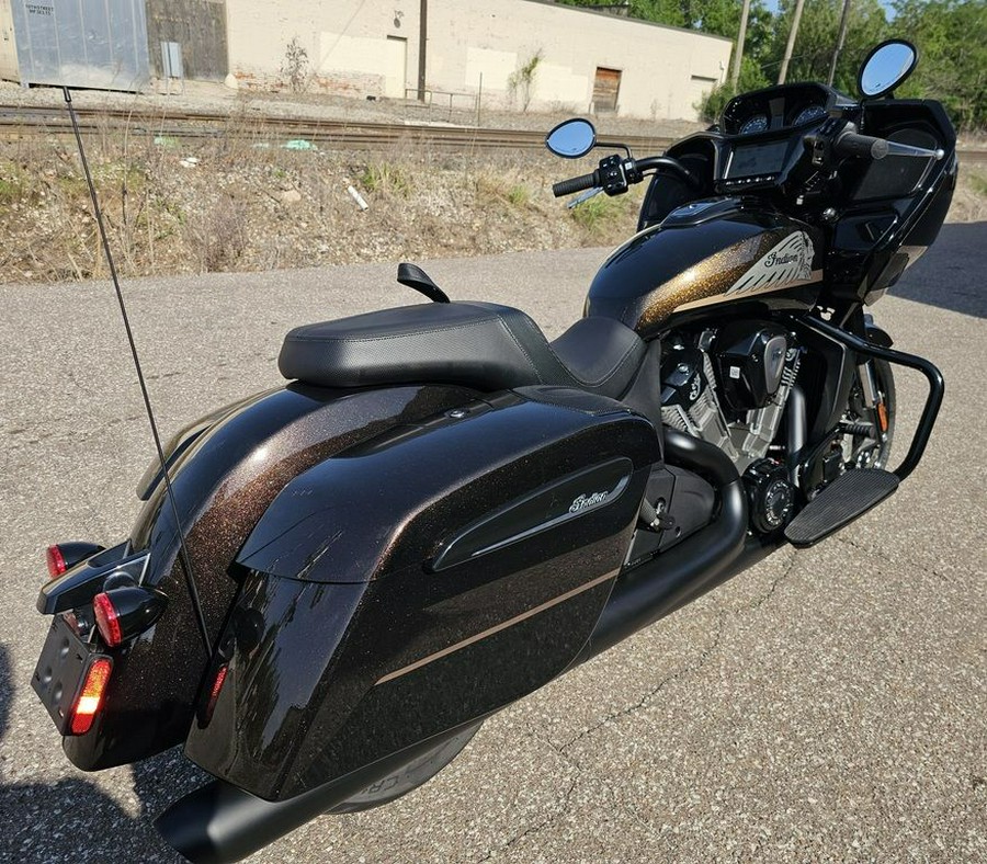 2024 Indian Motorcycle® Challenger® Dark Horse® Icon Smoky Quartz Metallic Pearl/Black Metallic