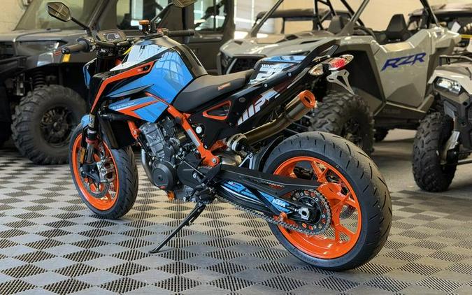 2022 KTM 890 Duke R