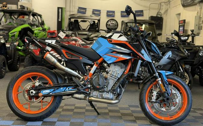 2022 KTM 890 Duke R