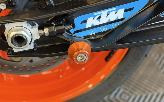 2022 KTM 890 Duke R
