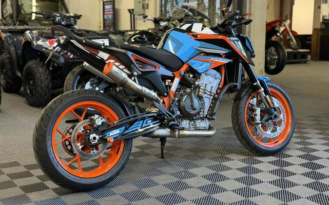 2022 KTM 890 Duke R