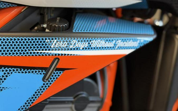 2022 KTM 890 Duke R