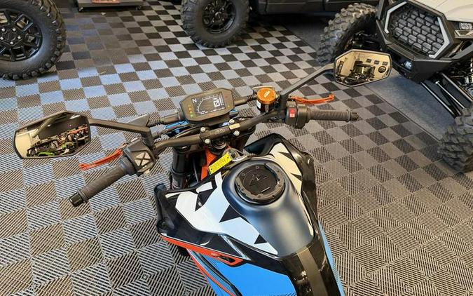 2022 KTM 890 Duke R