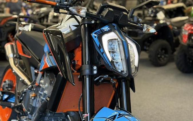 2022 KTM 890 Duke R