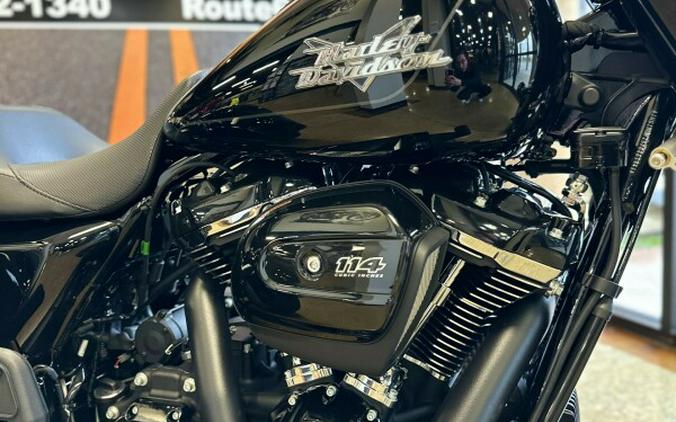 2023 Harley-Davidson Freewheeler BLACK W/ PINSTRIPE