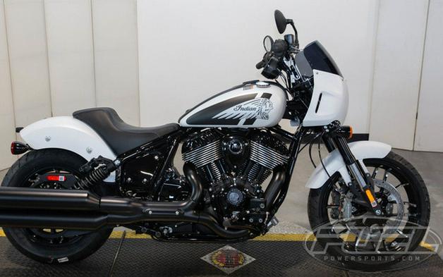 2024 Indian Sport Chief Ghost White Metallic Smoke