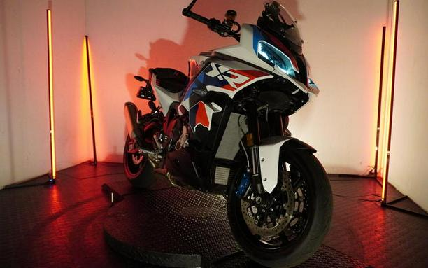 2026 BMW M 1000 XR Light White/M Motorsport