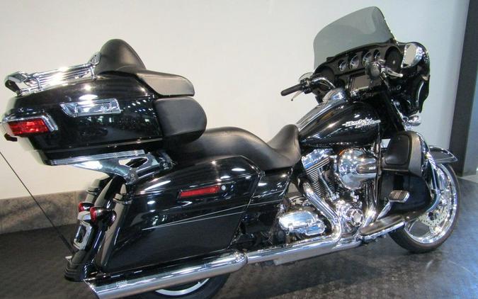 2015 Harley-Davidson® FLHXS - Street Glide® Special