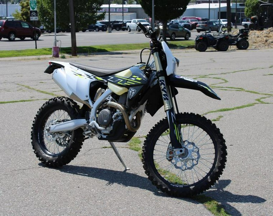 2026 Triumph TF 450-E Jet Black/Pure White