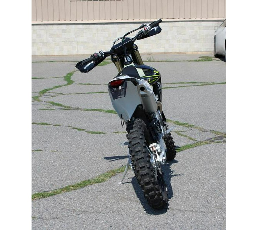 2026 Triumph TF 450-E Jet Black/Pure White