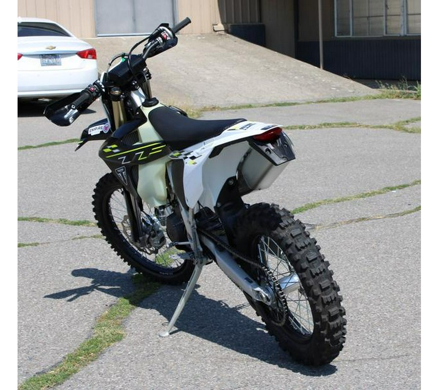 2026 Triumph TF 450-E Jet Black/Pure White