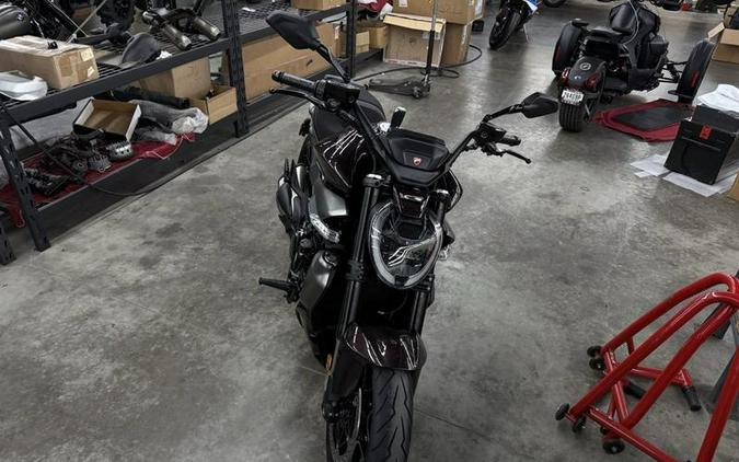 2026 Ducati XDiavel V4 Black Lava