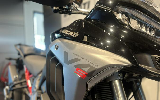 2025 Ducati MULTISTRADA V4S TRAVEL RADAR