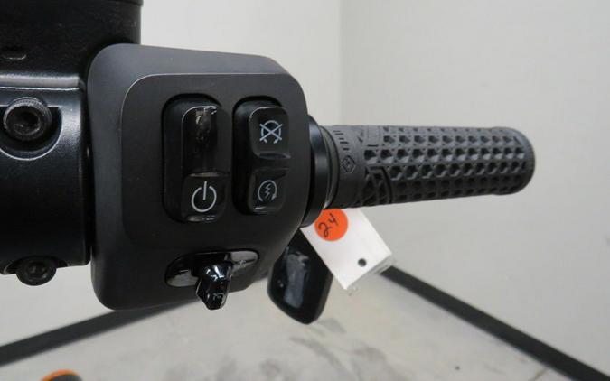 2022 Indian Motorcycle® Chief® Bobber Dark Horse® Titanium Smoke