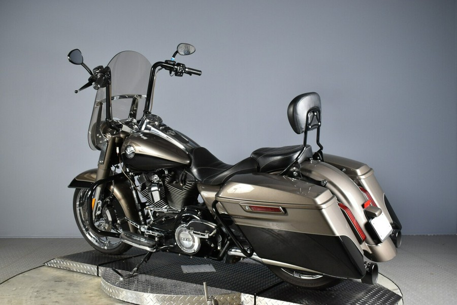 2014 Harley-Davidson<sup>®</sup> Cvo Road King