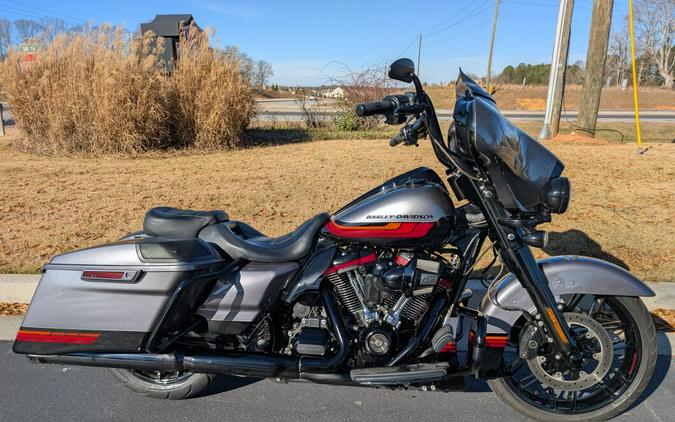 2020 Harley-Davidson® CVO™ Street Glide® Smoky Gray & Black Hole