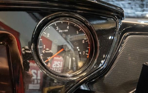 2026 Indian Chieftain PowerPlus Dark Horse 112 w/PowerBand Chalk with Black Metallic