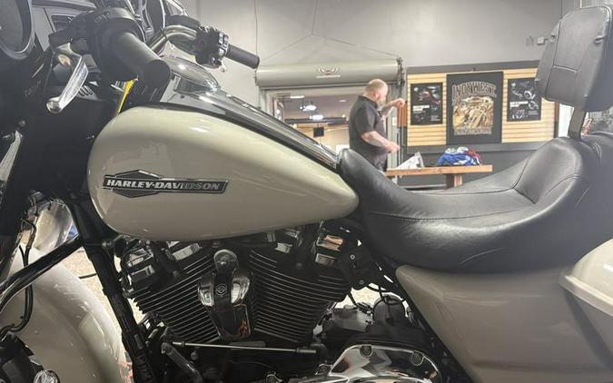 2022 Harley-Davidson® FLHX - Street Glide®