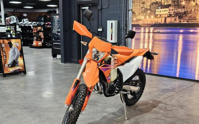 2024 KTM 500 EXC-F Six Days First Look [Fast Facts]