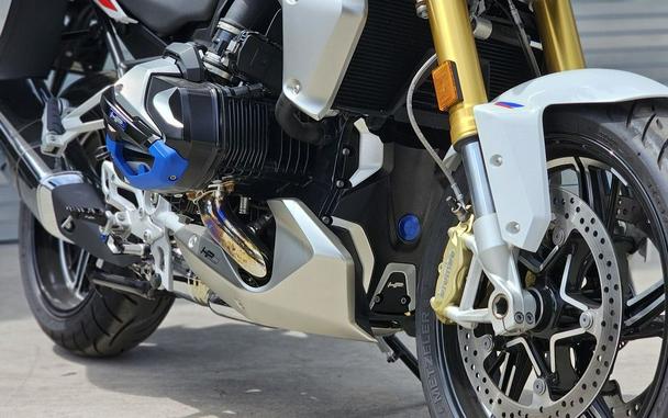 2020 BMW R 1250 R Light White/Lupin Blue Met/Racing Red