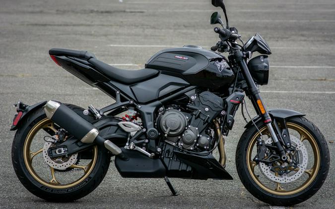 2026 Triumph Trident 800 Jet black