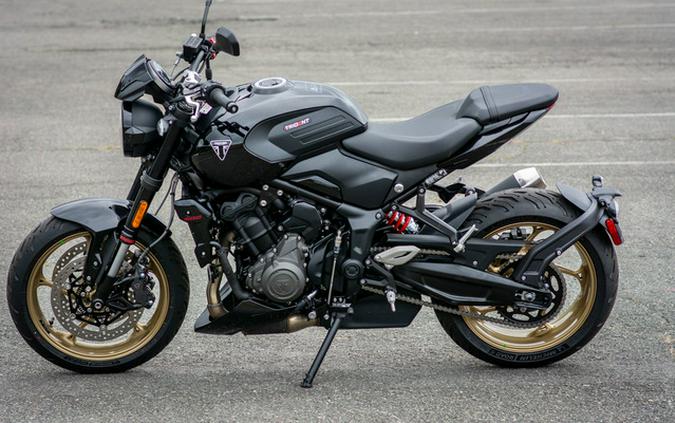 2026 Triumph Trident 800 Jet black
