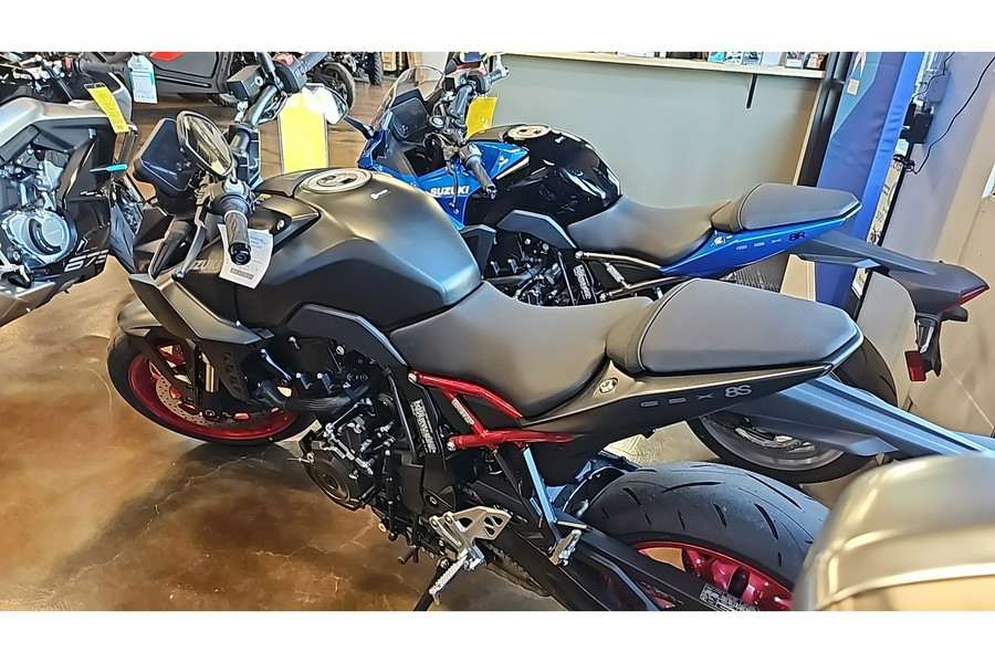 2025 Suzuki GSX800RQM5
