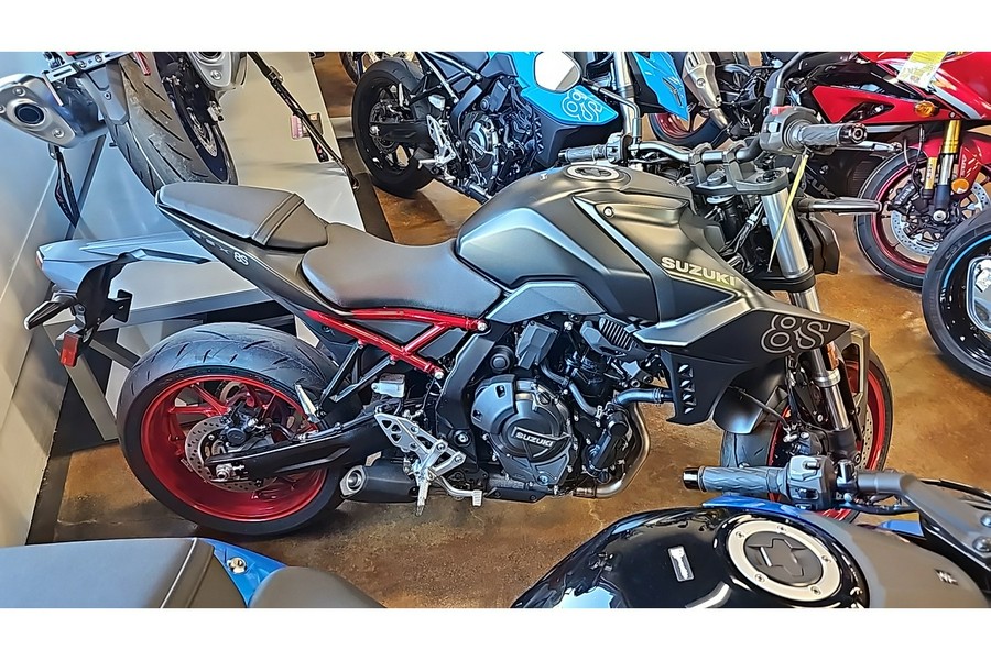 2025 Suzuki GSX800RQM5