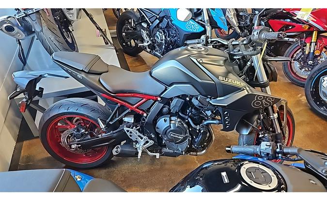 2025 Suzuki GSX800RQM5