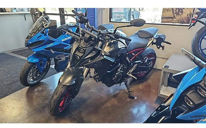 2025 Suzuki GSX800RQM5