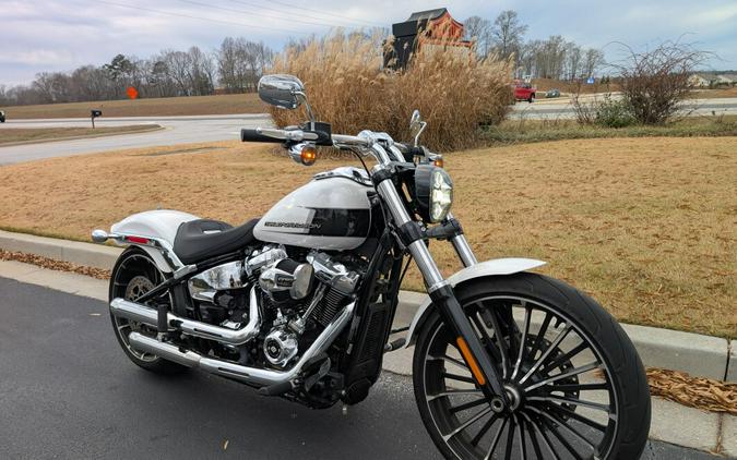 2024 Harley-Davidson® Breakout® 117 White Onyx Pearl