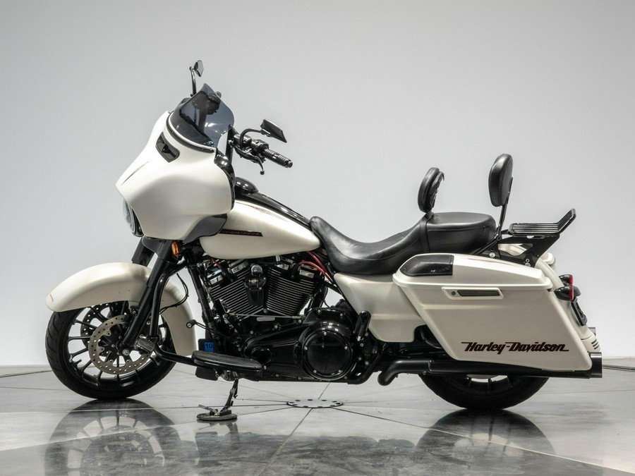 2018 HARLEY-DAVIDSON FLHXS STREET GLIDE SPECIAL in Bonneville Salt Denim with 10,059 miles!