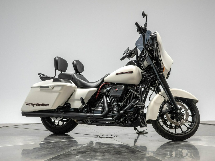2018 HARLEY-DAVIDSON FLHXS STREET GLIDE SPECIAL in Bonneville Salt Denim with 10,059 miles!