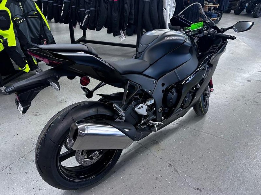 2025 Kawasaki ZX1002LSFAN