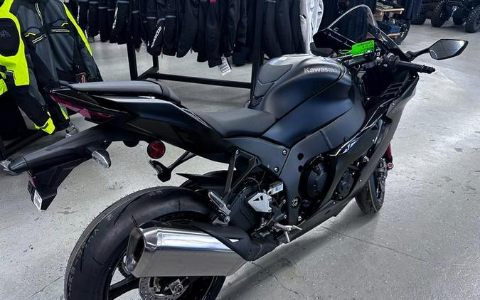 2025 Kawasaki ZX1002LSFAN