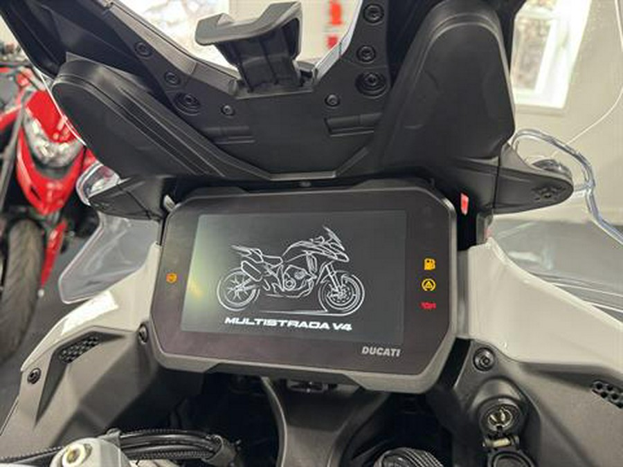 2024 Ducati Multistrada V4 S Travel & Radar Spoked Wheels