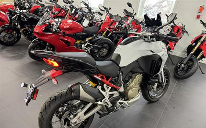 2024 Ducati Multistrada V4 S Travel & Radar Spoked Wheels